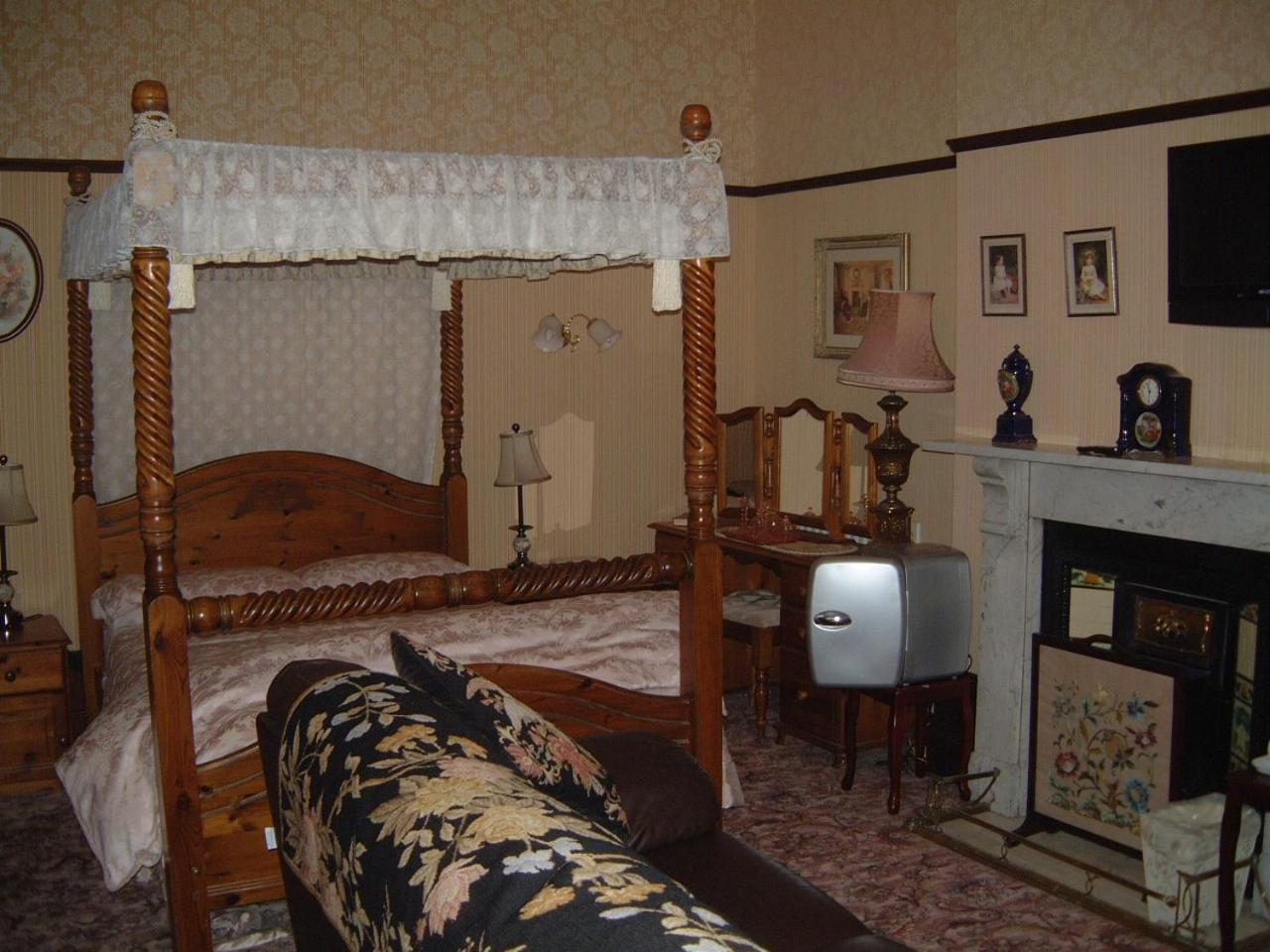 Manor House B And B Ларн Экстерьер фото